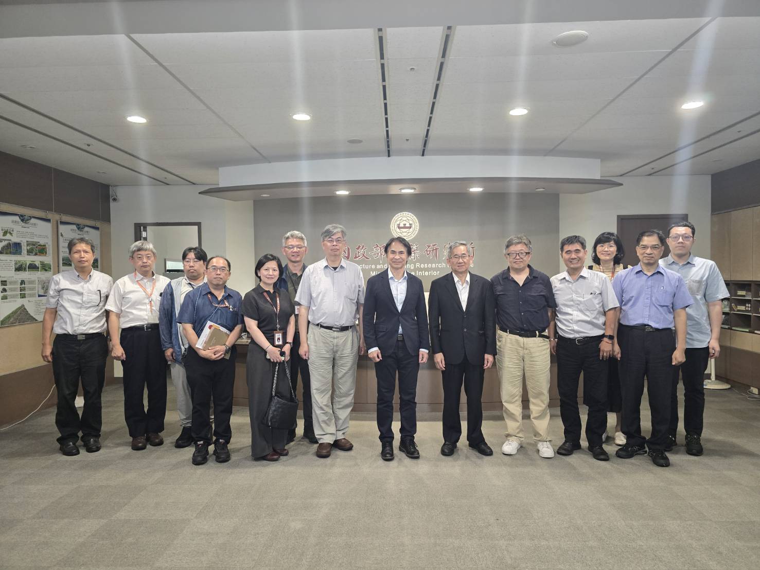 拜會內政部建築研究所，交流智慧機器人於智慧建築與防災應用之合作契機